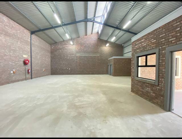 240M² WAREHOUSE TO LET IN MOSSDUSTRIA